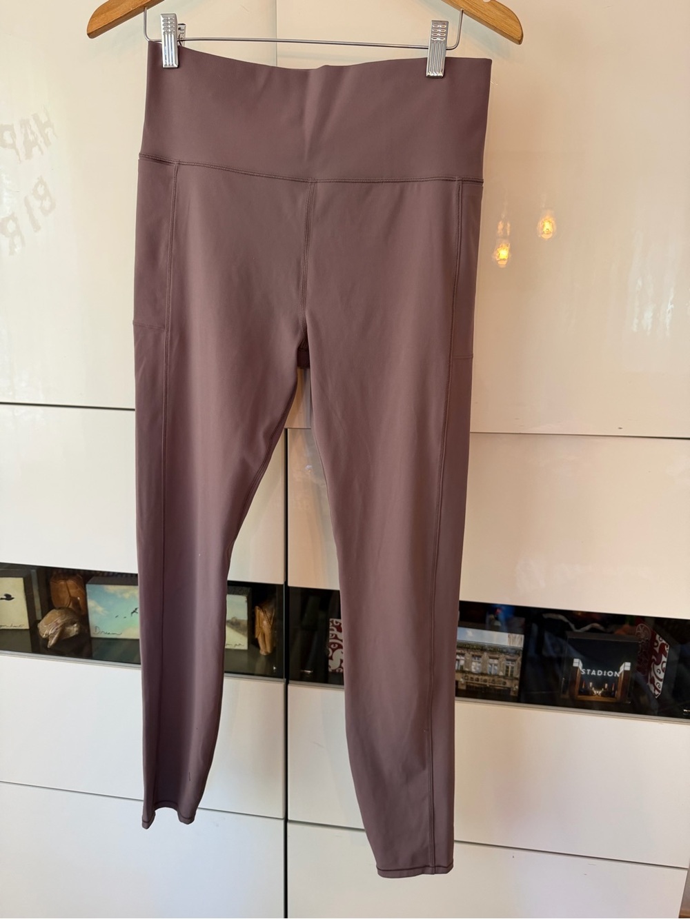 Vuori Daily Pocket Legging High Rise Leggings in mauve Size Large Like New